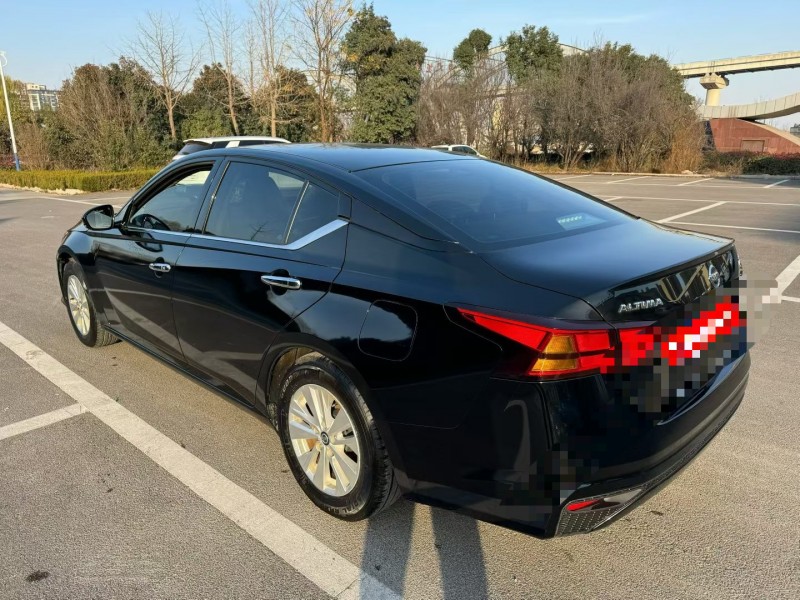 济宁22年日产天籁8