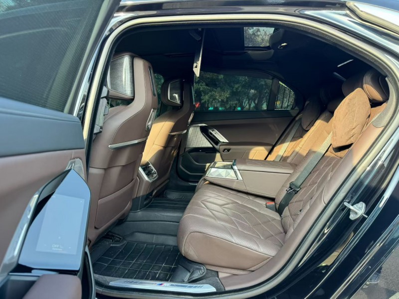 济宁24年宝马7系3