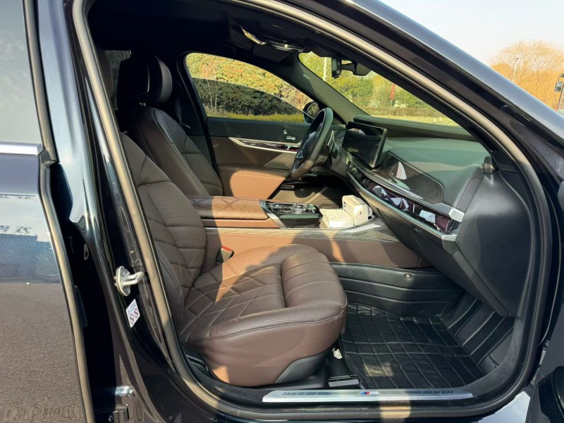 济宁24年宝马7系5