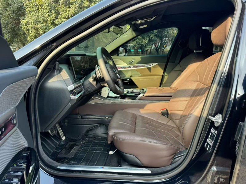 济宁24年宝马7系6