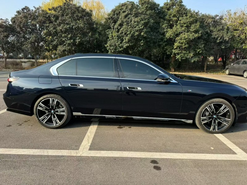 济宁24年宝马7系7