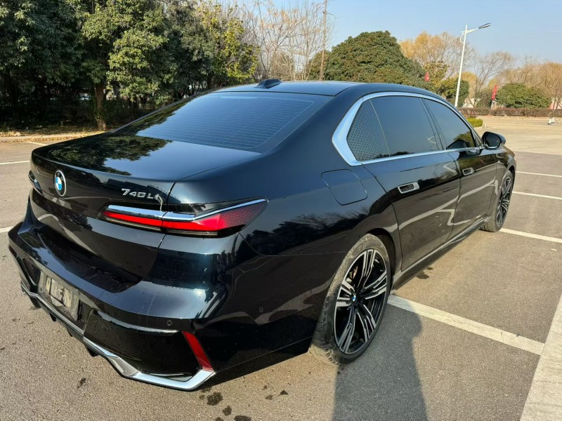 济宁24年宝马7系8