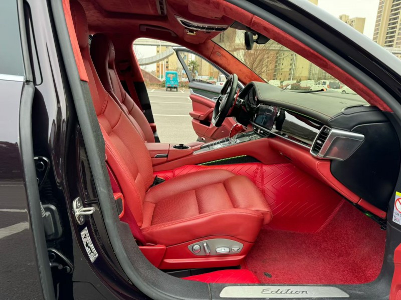 济宁16年保时捷帕拉梅拉5