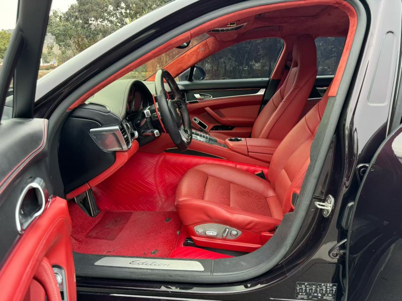 济宁16年保时捷帕拉梅拉7