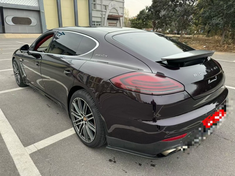 济宁16年保时捷帕拉梅拉8