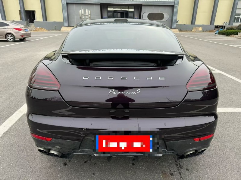 济宁16年保时捷帕拉梅拉9