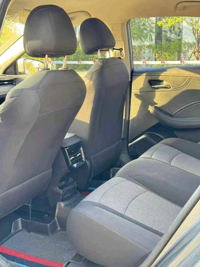 广州25年荣威i57