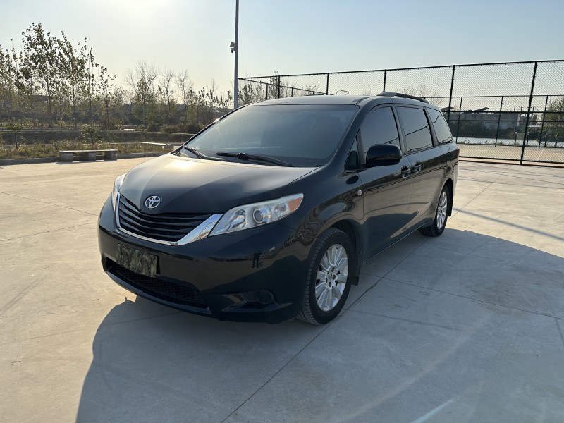 徐州16年丰田塞纳2