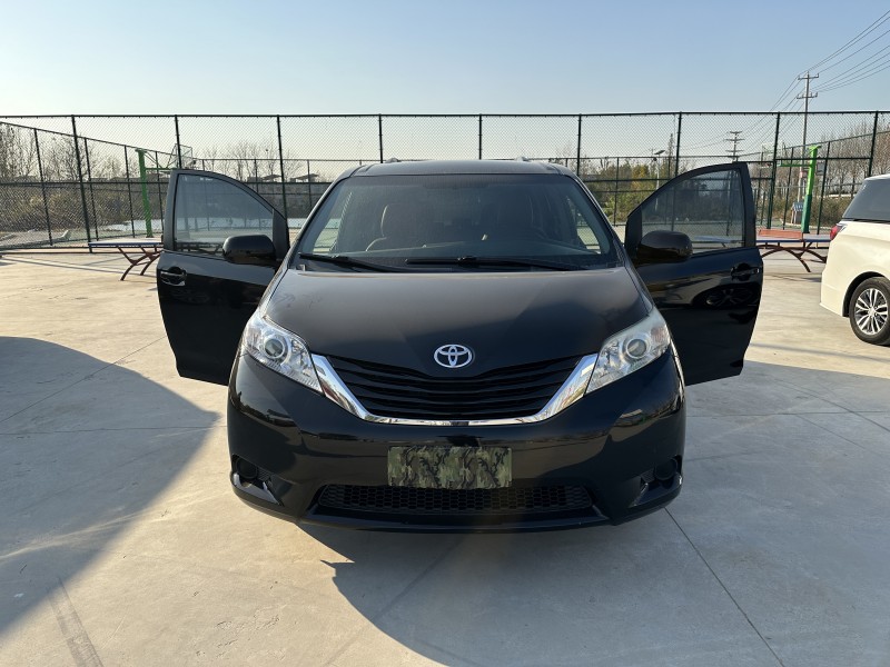 徐州16年丰田塞纳7