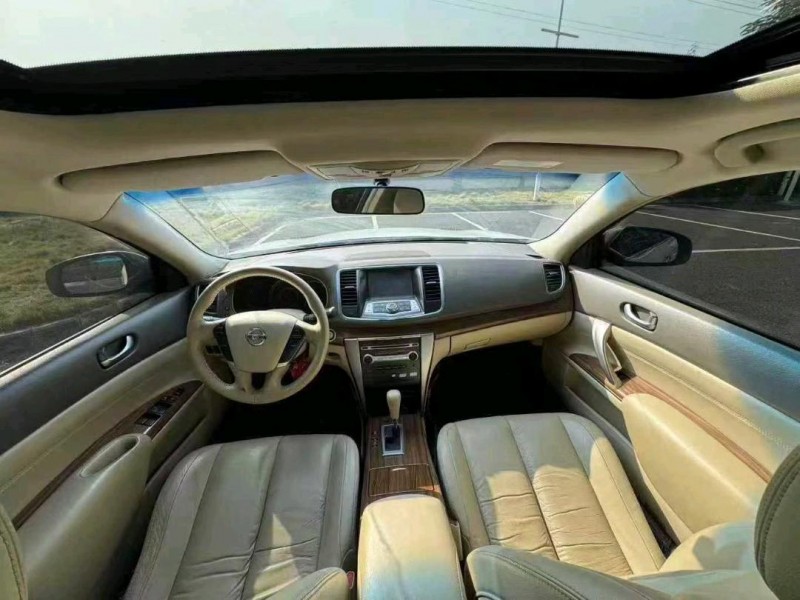 广州12年日产天籁4