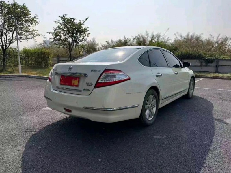 广州12年日产天籁9