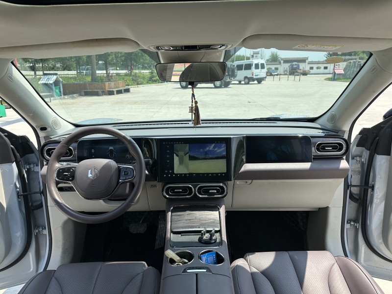 徐州22年零跑汽车C114