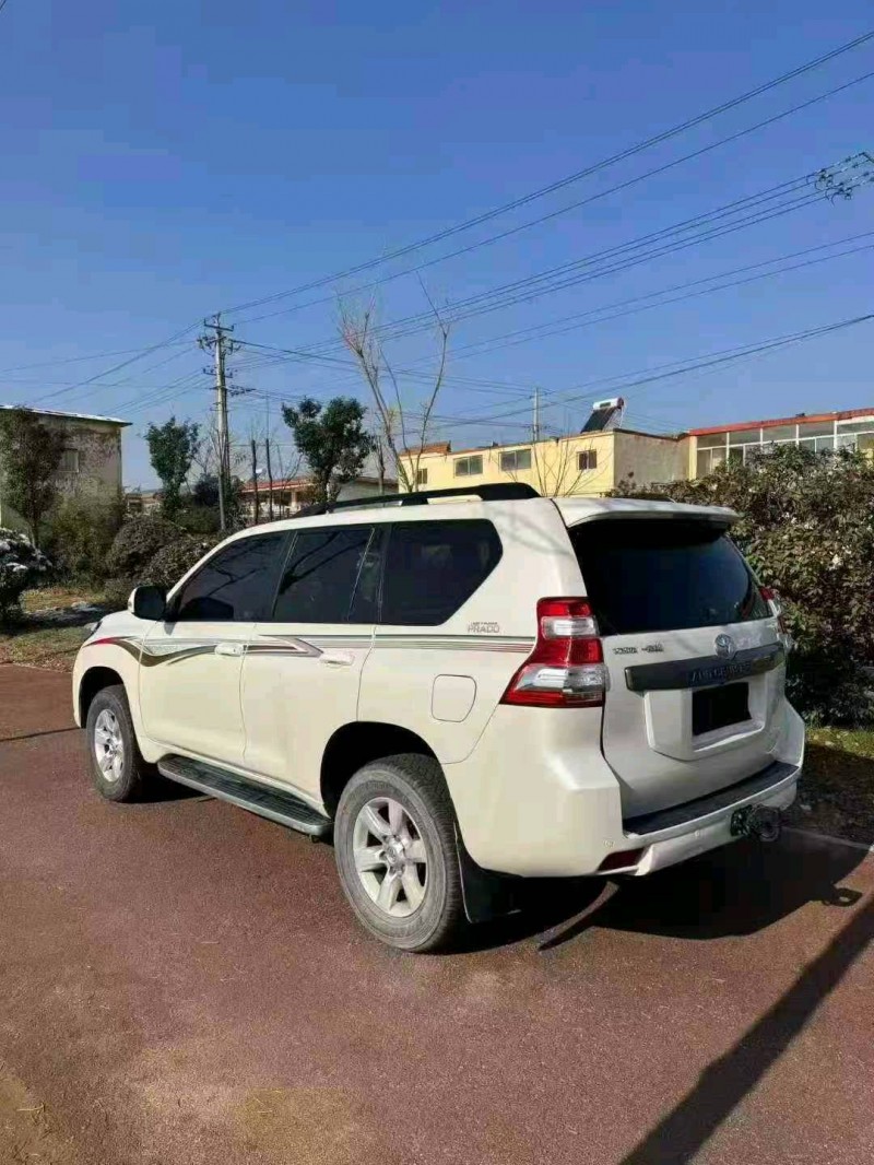 东营17年丰田普拉多8
