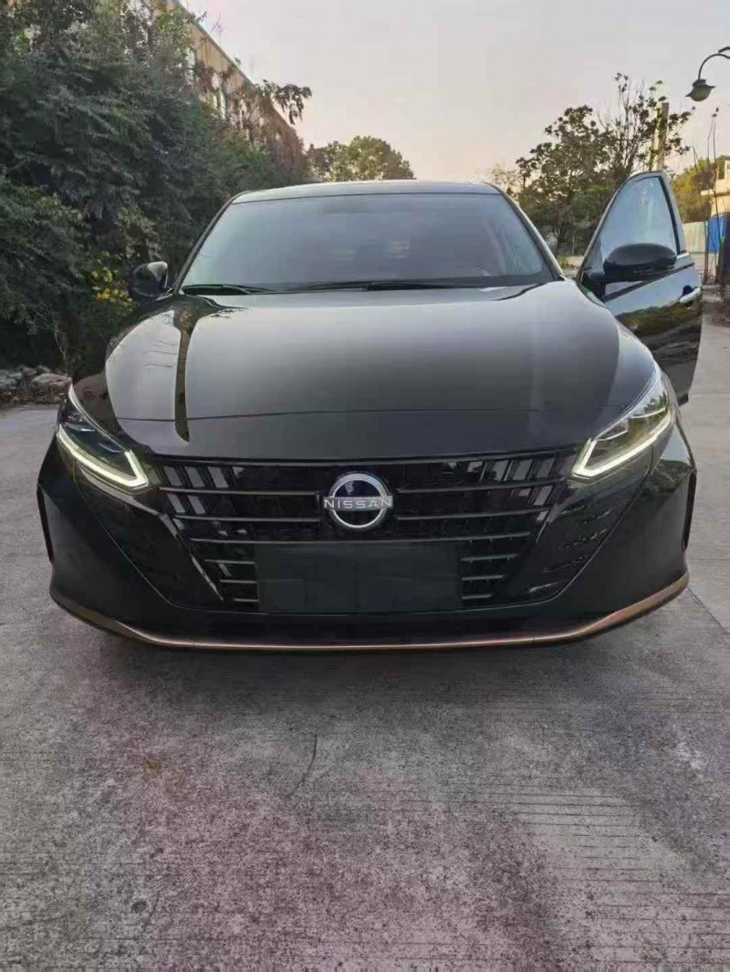 九江25年日产天籁1