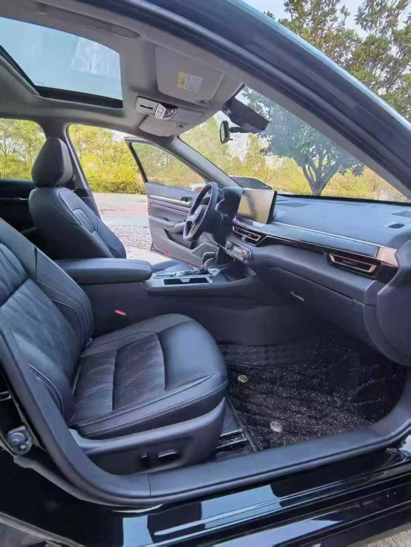 九江25年日产天籁3