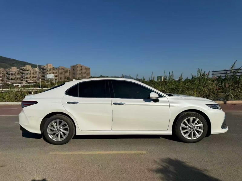 广州22年丰田凯美瑞7