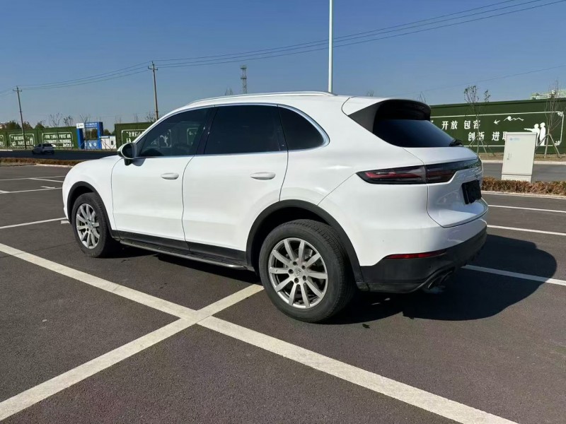 枣庄19年保时捷卡宴8