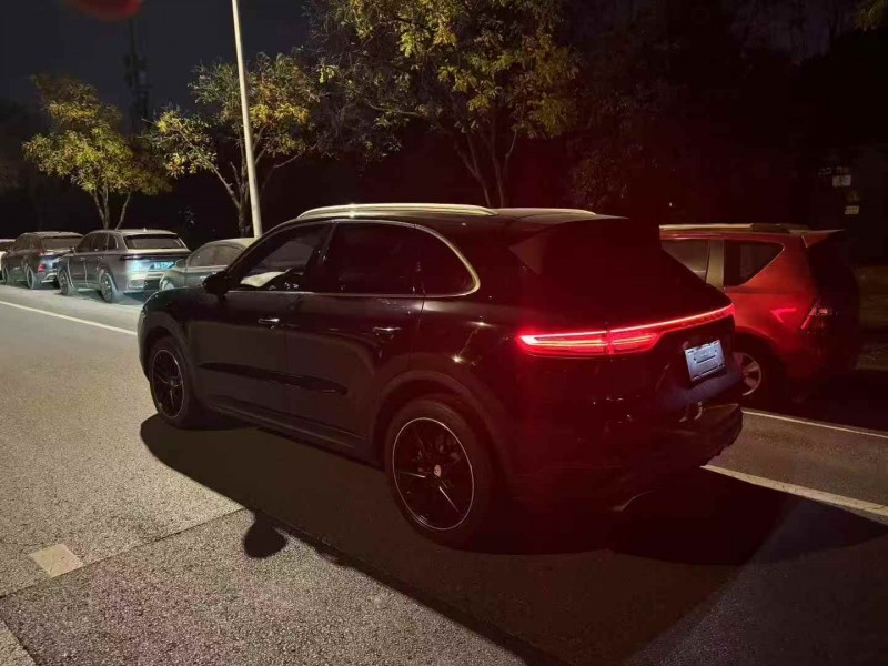 苏州19年保时捷卡宴9