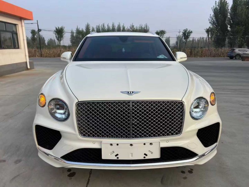 唐山21年宾利添越1