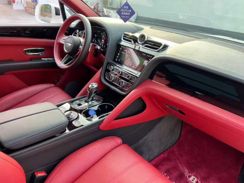 唐山21年宾利添越5