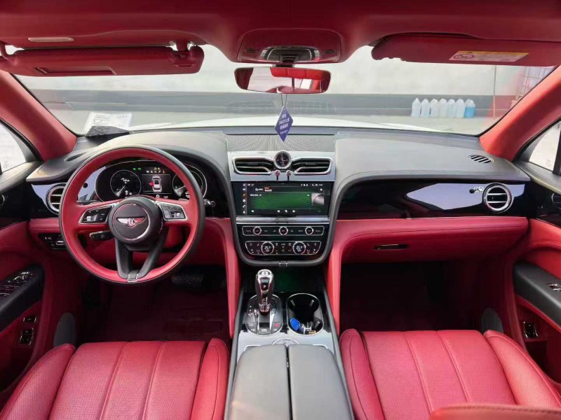 唐山21年宾利添越6