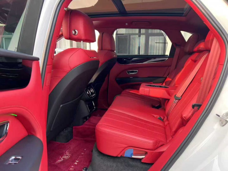 唐山21年宾利添越7