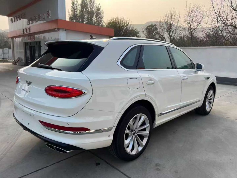 唐山21年宾利添越9