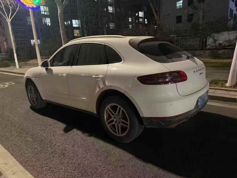 烟台15年保时捷Macan7
