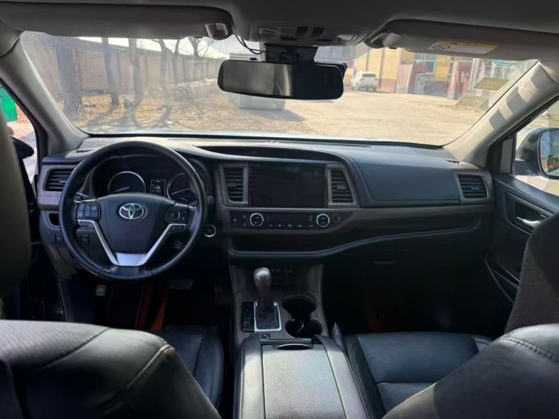 保定19年丰田汉兰达5