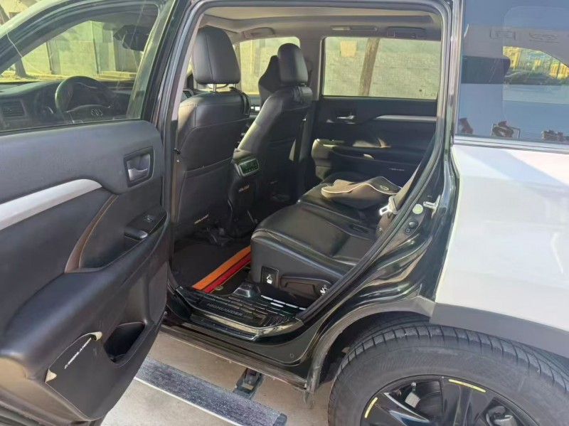 保定19年丰田汉兰达6