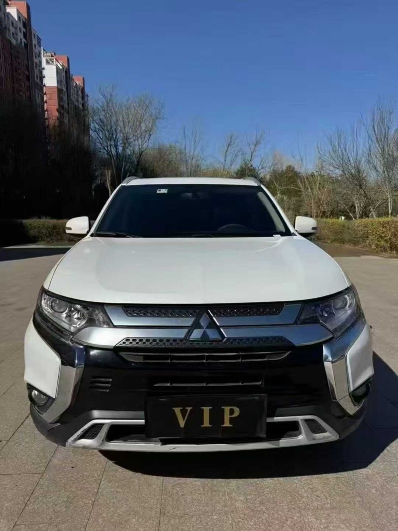 邢台19年三菱欧蓝德1