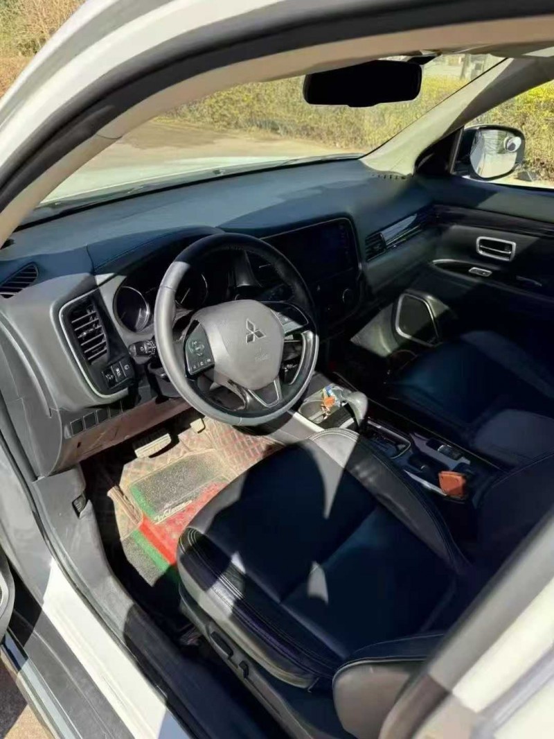 邢台19年三菱欧蓝德2