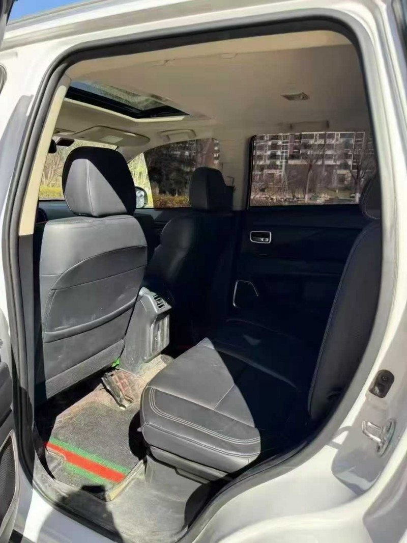 邢台19年三菱欧蓝德4