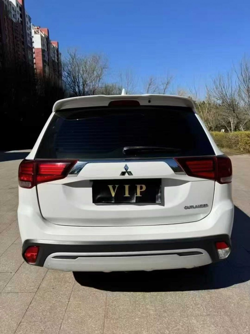 邢台19年三菱欧蓝德5