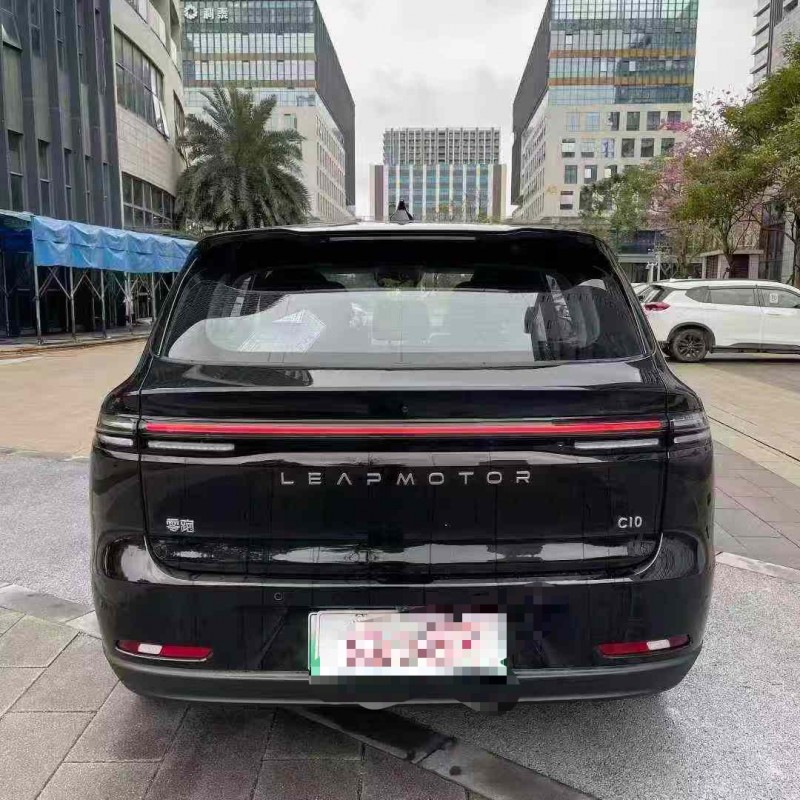 深圳25年零跑汽车C109