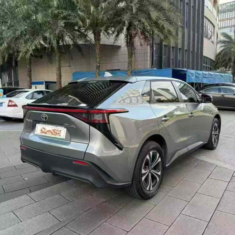 深圳25年丰田铂智8