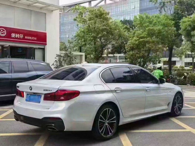 深圳20年宝马5系8