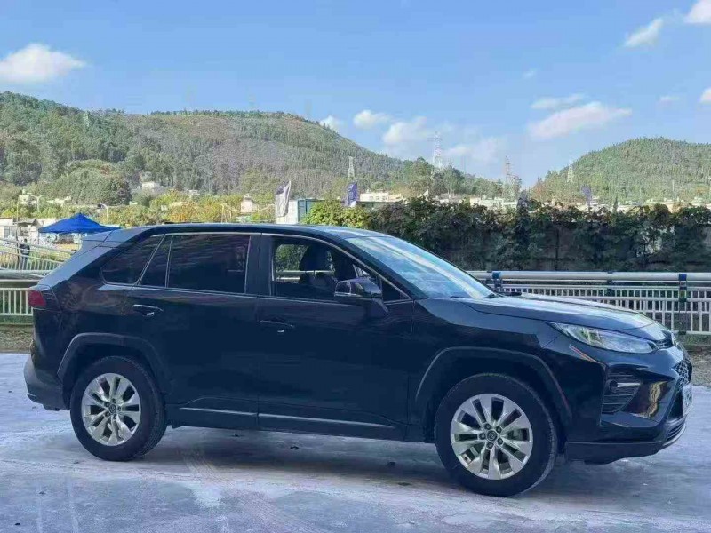 丽江22年丰田威兰达3