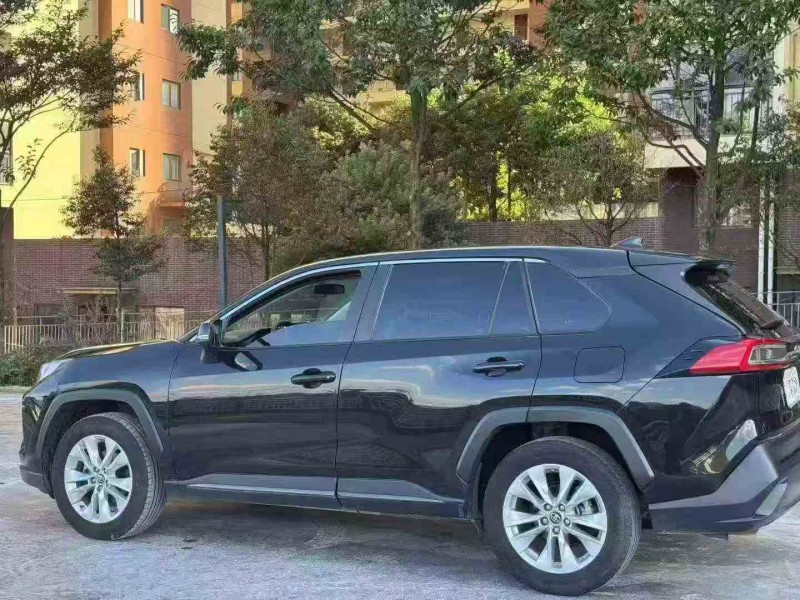 丽江22年丰田威兰达8