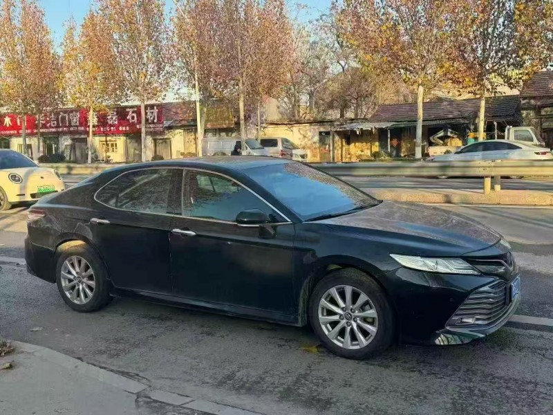 青岛19年丰田凯美瑞3