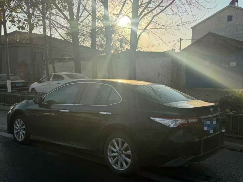 青岛19年丰田凯美瑞4