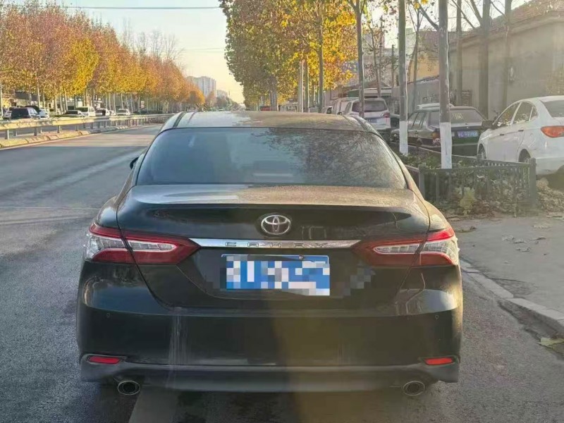 青岛19年丰田凯美瑞7