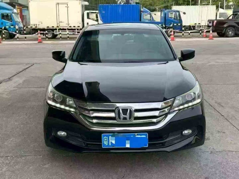 深圳16年本田雅阁1