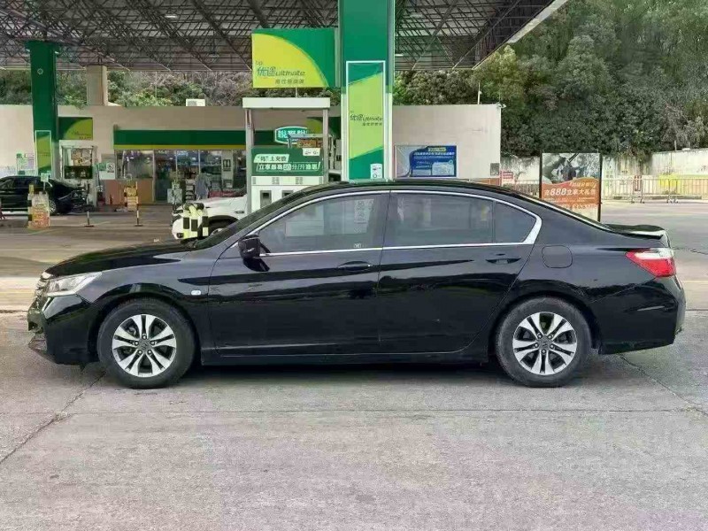 深圳16年本田雅阁3