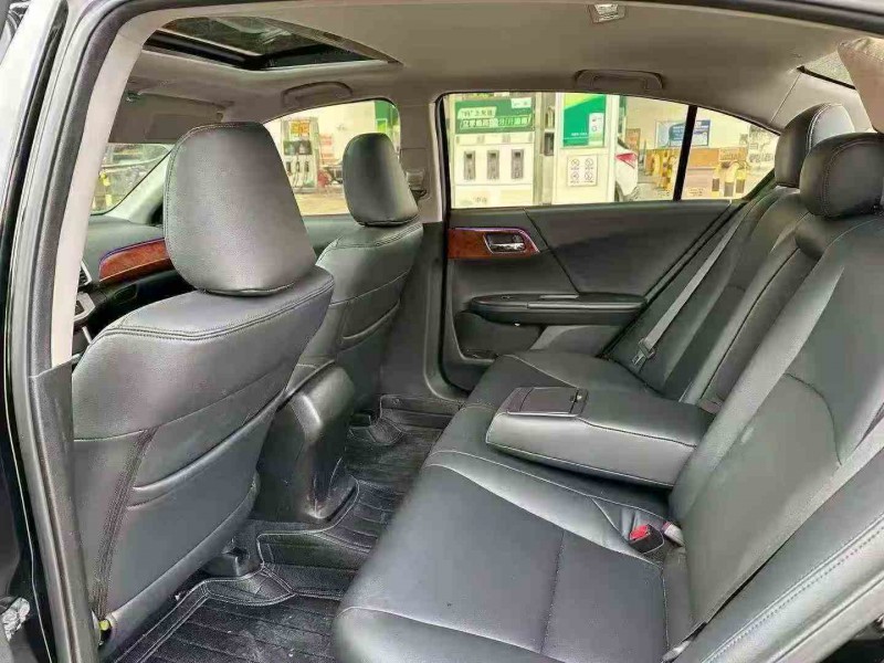 深圳16年本田雅阁6