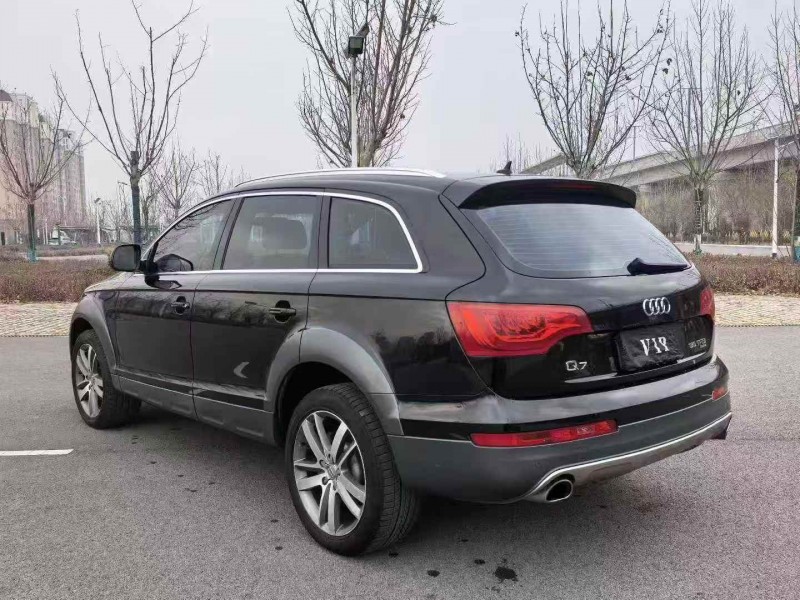天津14年奥迪Q77