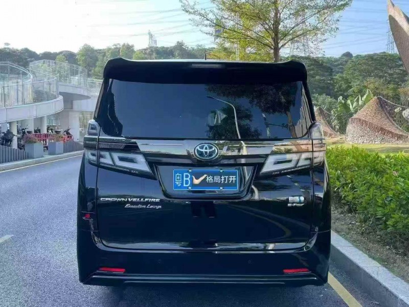 深圳23年丰田威尔法9