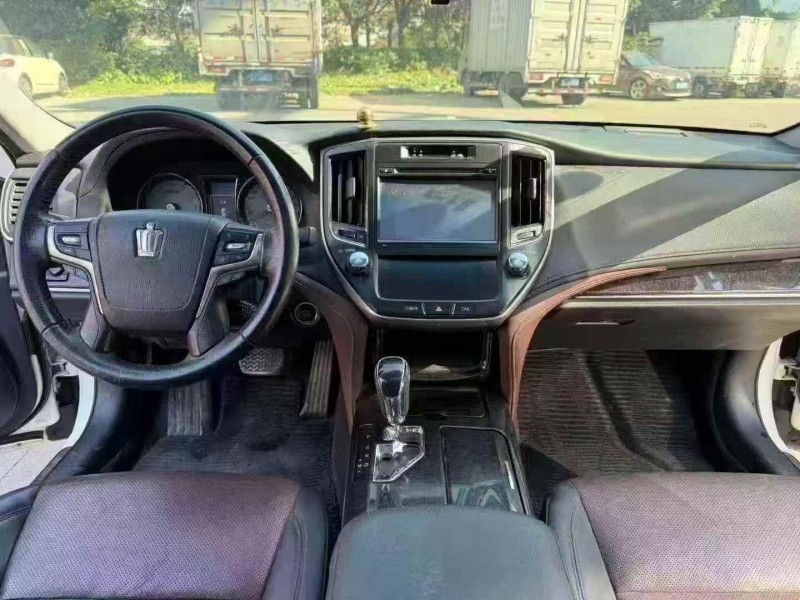 湖州18年丰田皇冠4