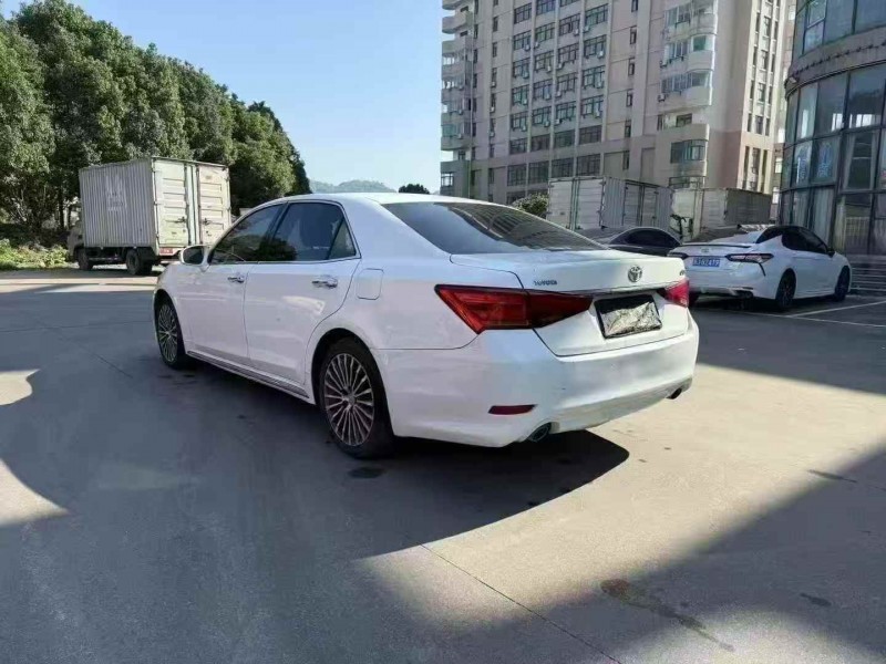 湖州18年丰田皇冠8