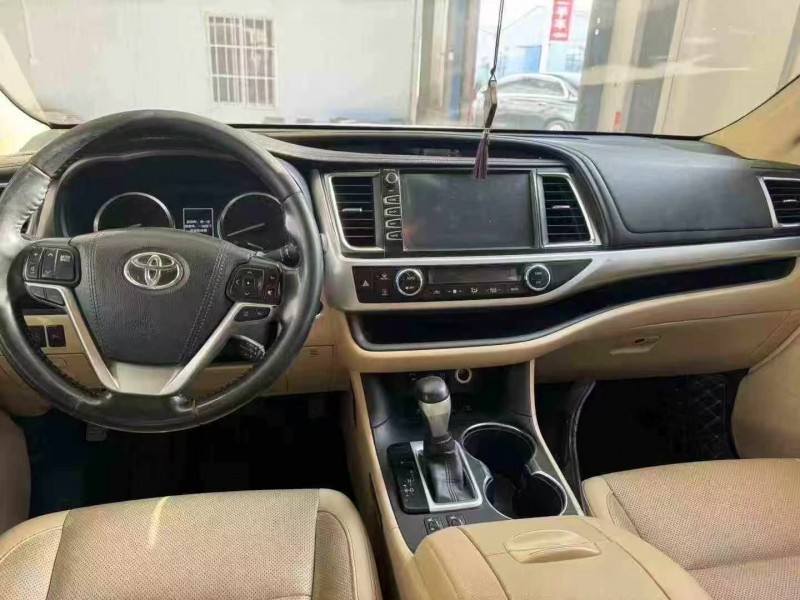 开封19年丰田汉兰达7